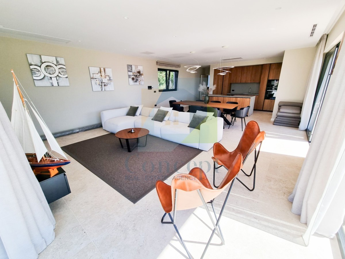 Poreč, okolica, Luksuzna vila s bazenom in pogledom na morje, 12 km od morja