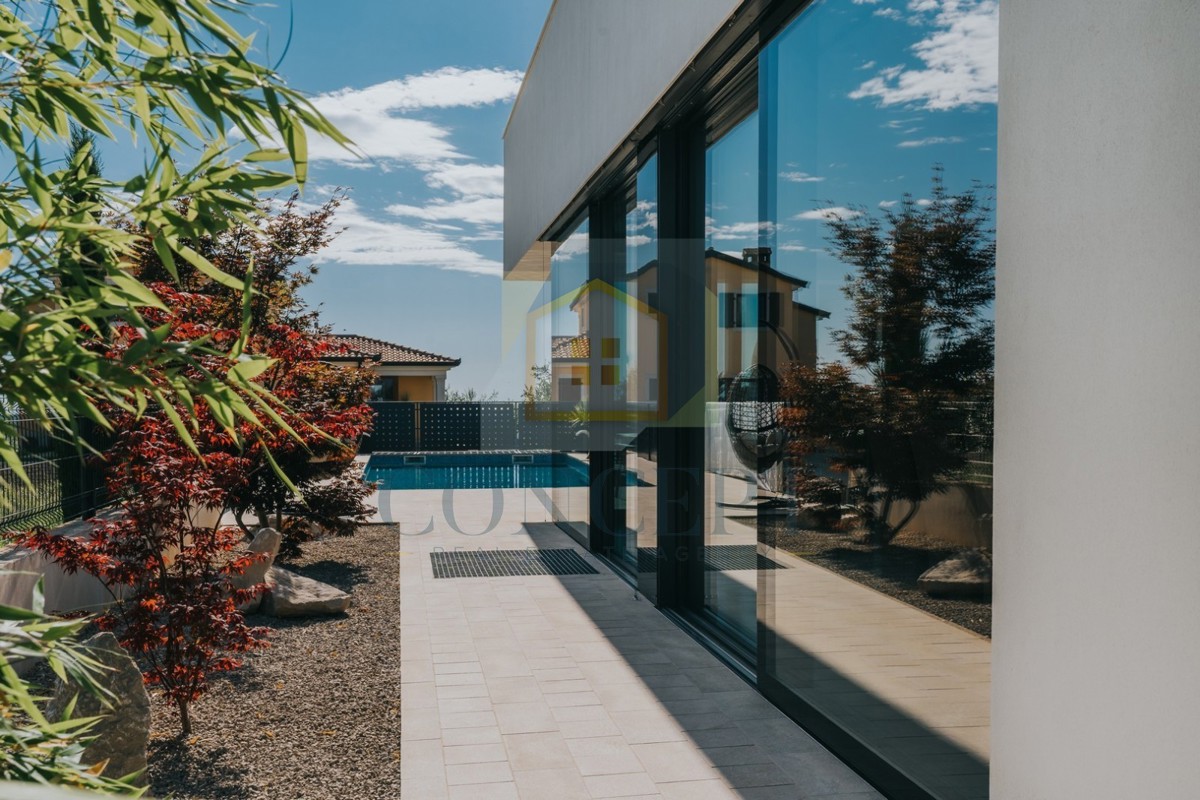 Poreč, okolica, Luksuzna vila s panoramskim pogledom na morje, 10 km od morja