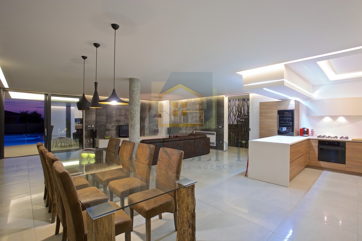 Poreč, okolica, Luksuzna vila s panoramskim pogledom na morje, 10 km od morja