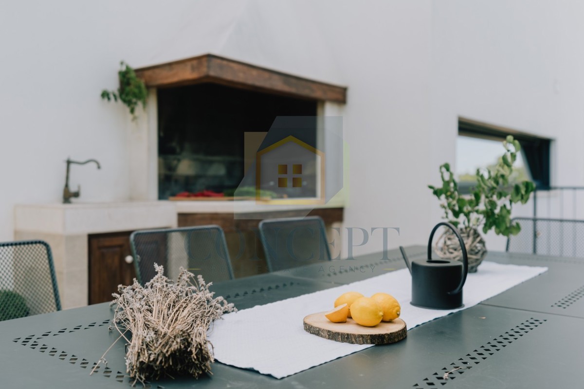 Poreč, okolica, Luksuzna vila s panoramskim pogledom na morje, 10 km od morja