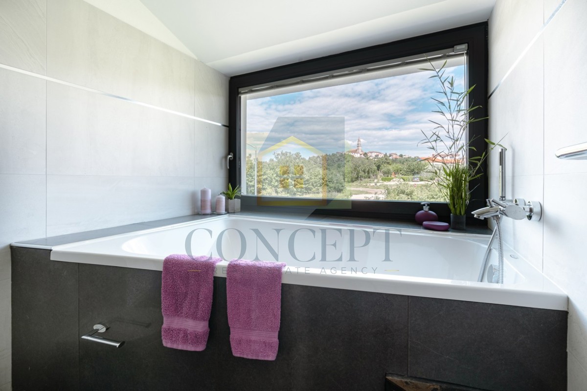 Poreč, okolica, Luksuzna vila s panoramskim pogledom na morje, 10 km od morja