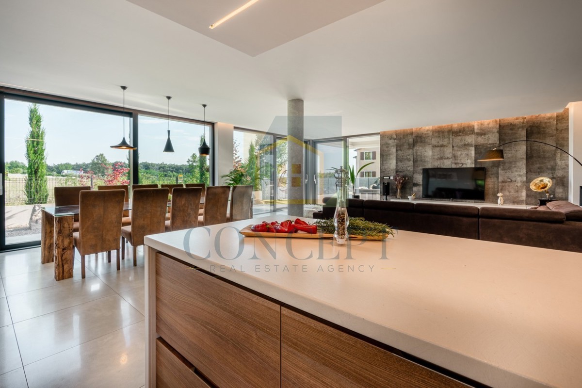 Poreč, okolica, Luksuzna vila s panoramskim pogledom na morje, 10 km od morja