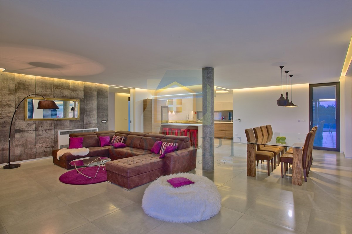 Poreč, okolica, Luksuzna vila s panoramskim pogledom na morje, 10 km od morja