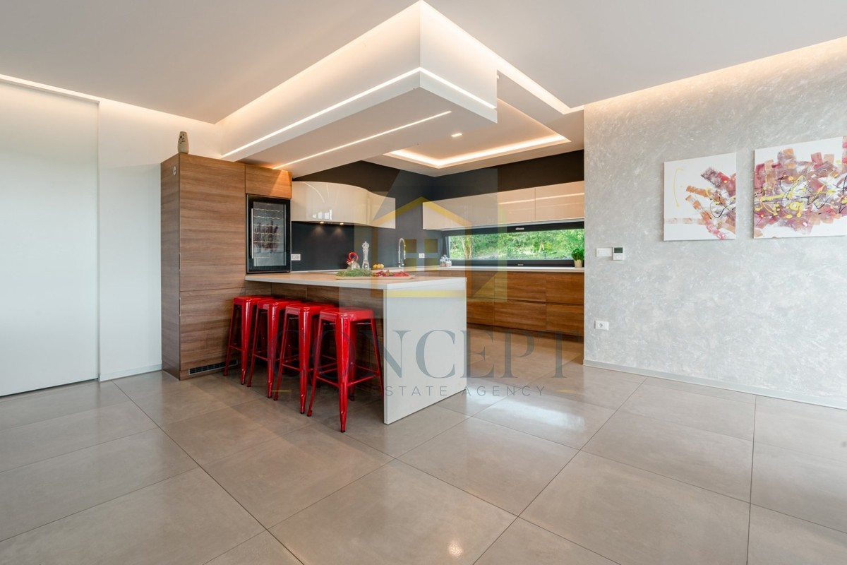 Poreč, okolica, Luksuzna vila s panoramskim pogledom na morje, 10 km od morja