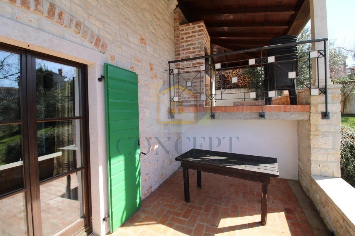 Poreč, okolica, Šarmantna kamnita vila s bazenom in pogledom na morje, 15 km od morja