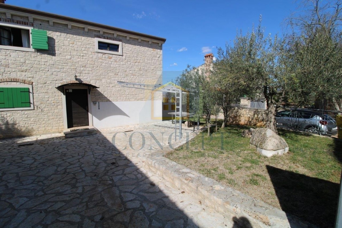 Poreč, okolica, Šarmantna kamnita vila s bazenom in pogledom na morje, 15 km od morja