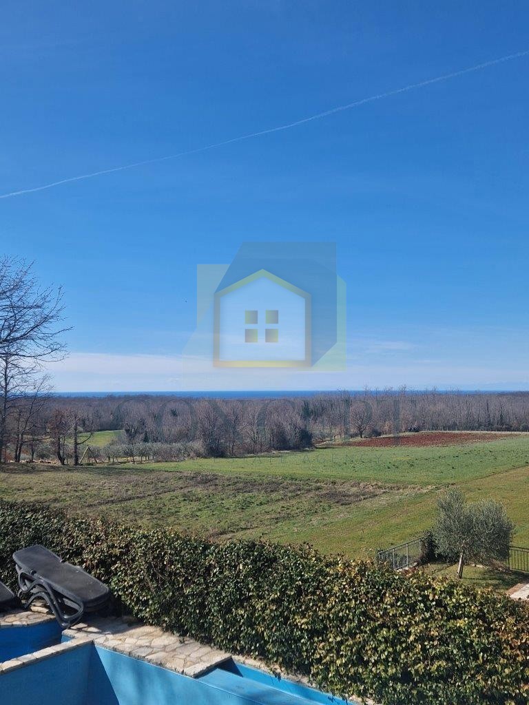 Poreč, okolica, Šarmantna kamnita vila s bazenom in pogledom na morje, 15 km od morja