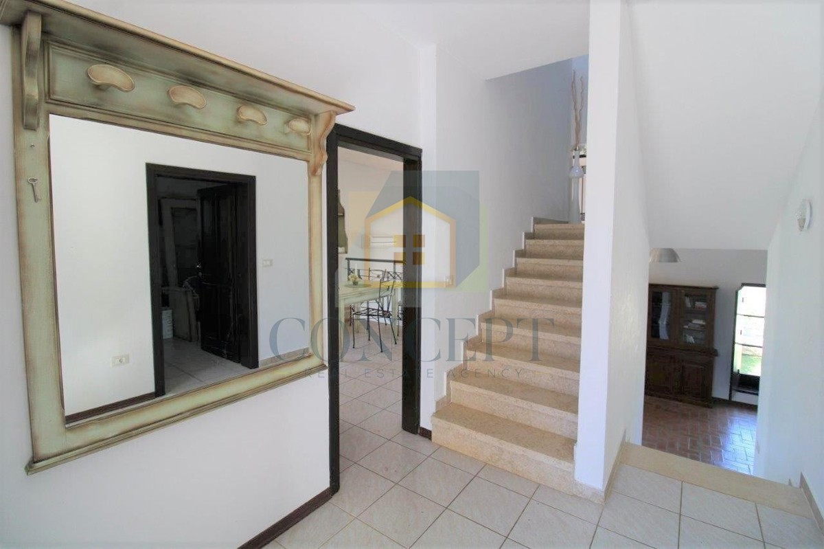 Poreč, okolica, Šarmantna kamnita vila s bazenom in pogledom na morje, 15 km od morja