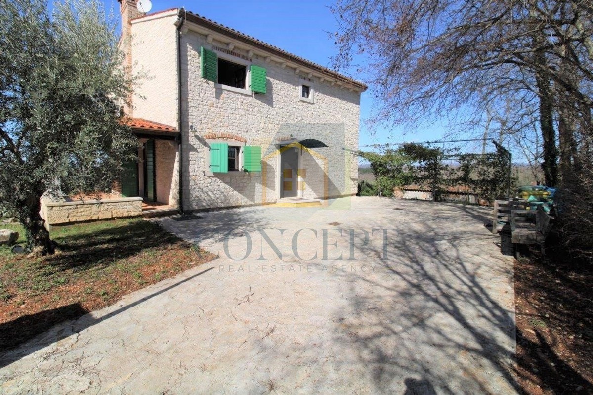 Poreč, okolica, Šarmantna kamnita vila s bazenom in pogledom na morje, 15 km od morja