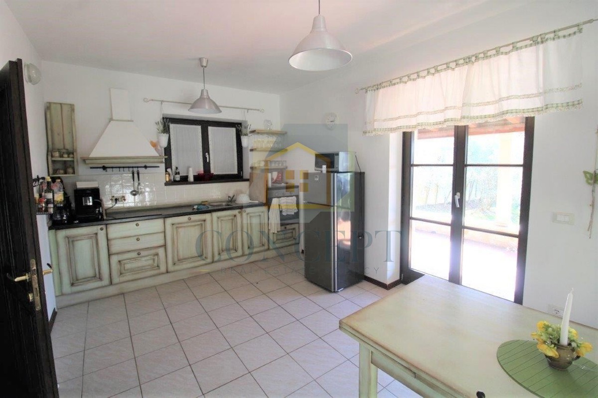 Poreč, okolica, Šarmantna kamnita vila s bazenom in pogledom na morje, 15 km od morja