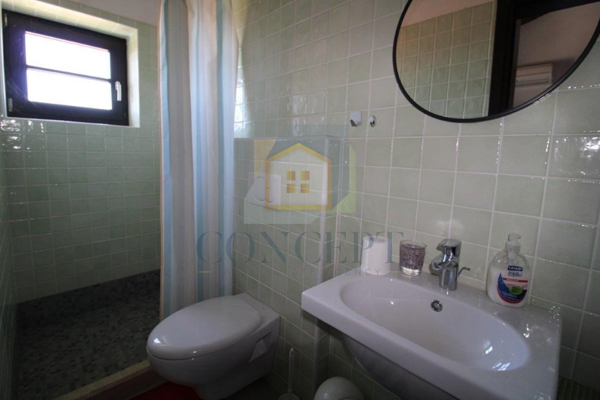 Poreč, okolica, Šarmantna kamnita vila s bazenom in pogledom na morje, 15 km od morja