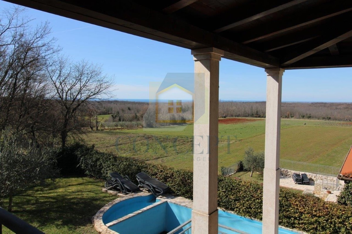 Poreč, okolica, Šarmantna kamnita vila s bazenom in pogledom na morje, 15 km od morja