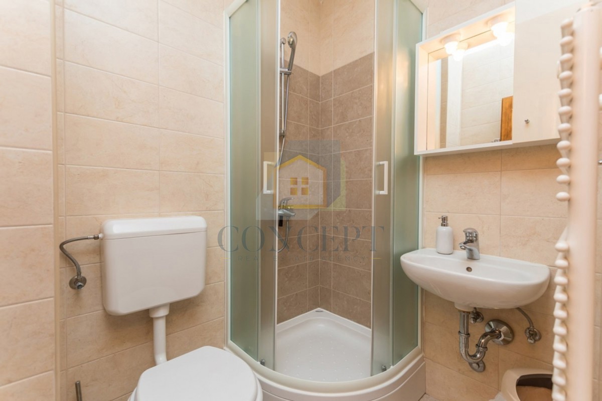 Poreč, okolica, Prekrasna kamena hiša z velikim vrtom in bazenom, 12 km od morja