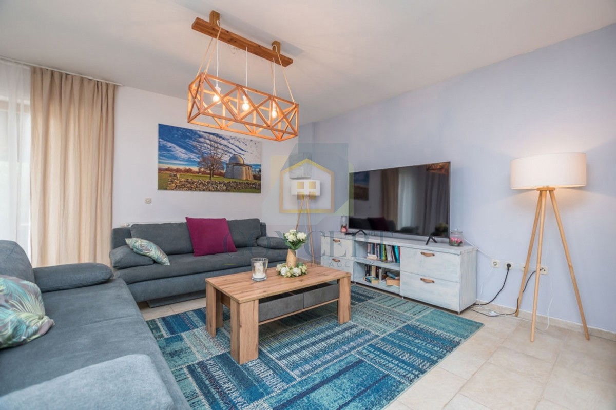 Poreč, okolica, Prekrasna kamena hiša z velikim vrtom in bazenom, 12 km od morja