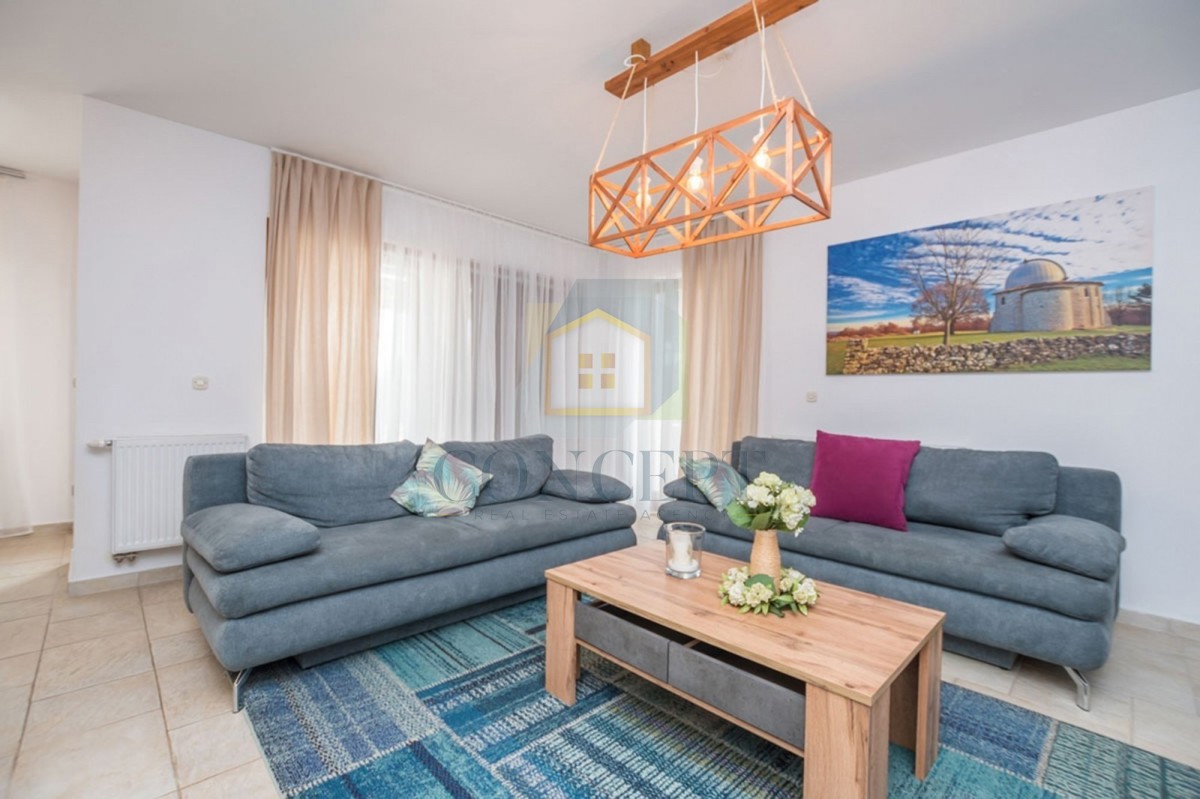 Poreč, okolica, Prekrasna kamena hiša z velikim vrtom in bazenom, 12 km od morja