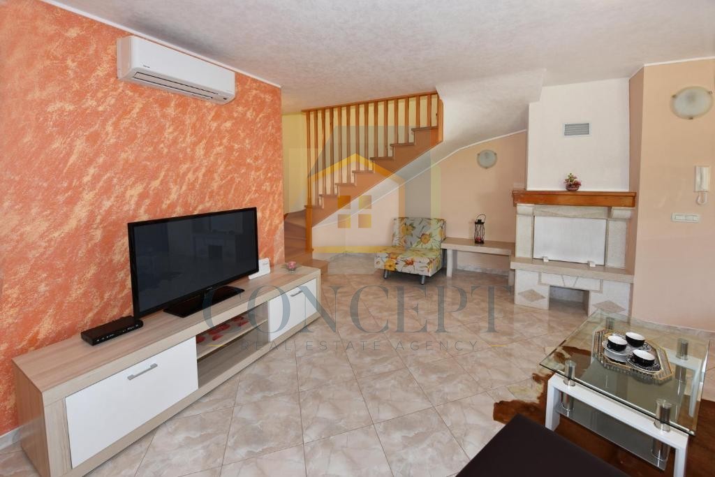 Poreč, okolica, Samostoječa hiša s bazenom na mirni lokaciji, 19 km od morja