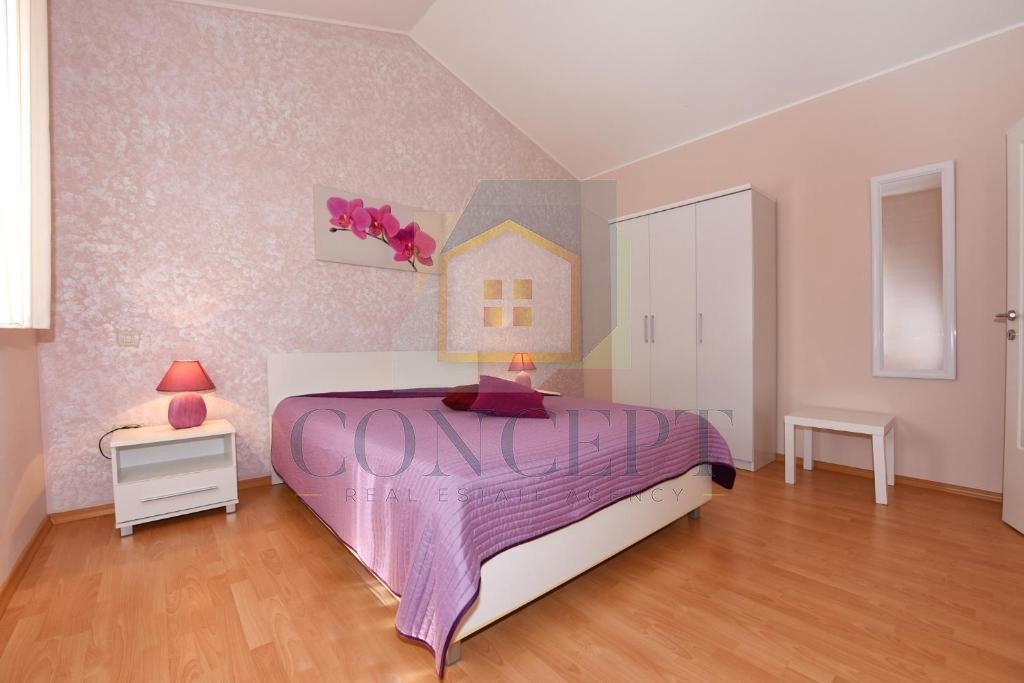 Poreč, okolica, Samostoječa hiša s bazenom na mirni lokaciji, 19 km od morja