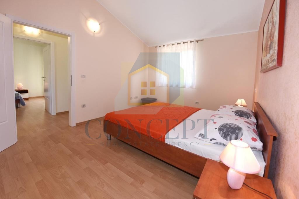 Poreč, okolica, Samostoječa hiša s bazenom na mirni lokaciji, 19 km od morja