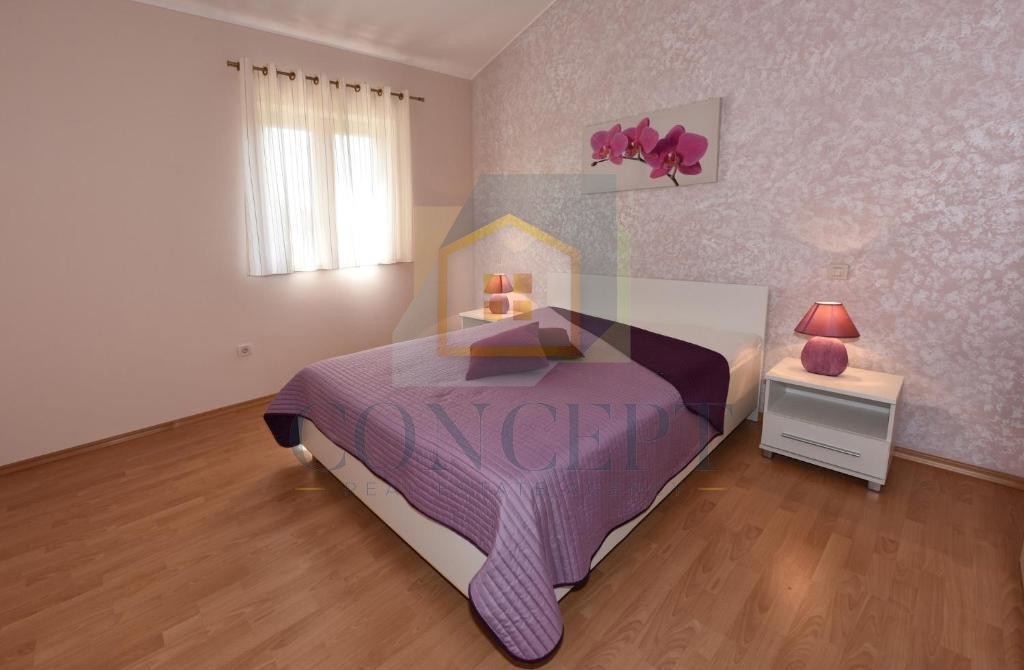 Poreč, okolica, Samostoječa hiša s bazenom na mirni lokaciji, 19 km od morja