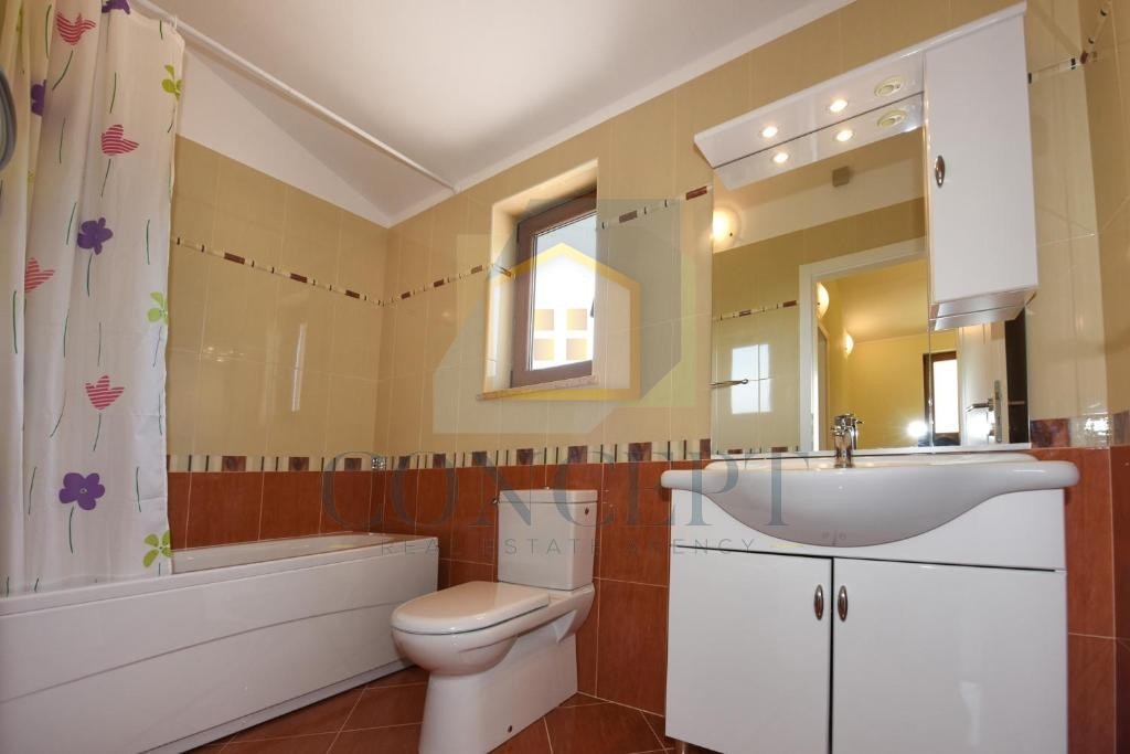 Poreč, okolica, Samostoječa hiša s bazenom na mirni lokaciji, 19 km od morja