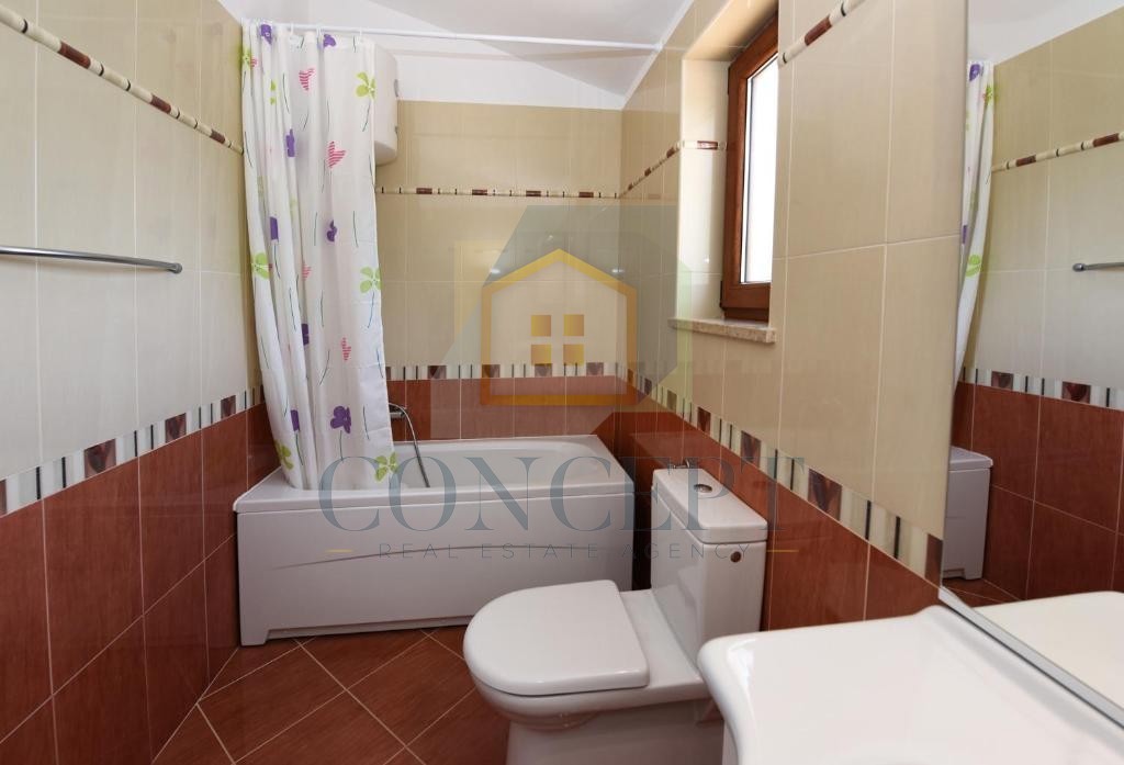 Poreč, okolica, Samostoječa hiša s bazenom na mirni lokaciji, 19 km od morja