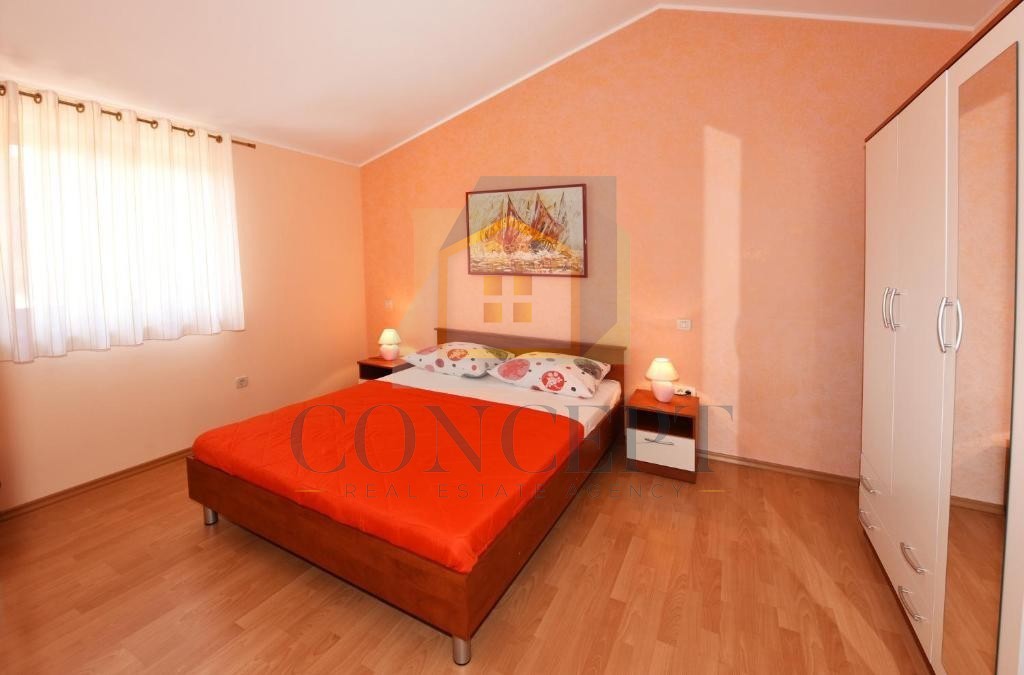 Poreč, okolica, Samostoječa hiša s bazenom na mirni lokaciji, 19 km od morja