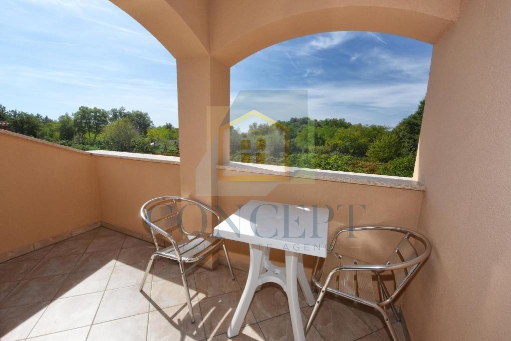 Poreč, okolica, Samostoječa hiša s bazenom na mirni lokaciji, 19 km od morja