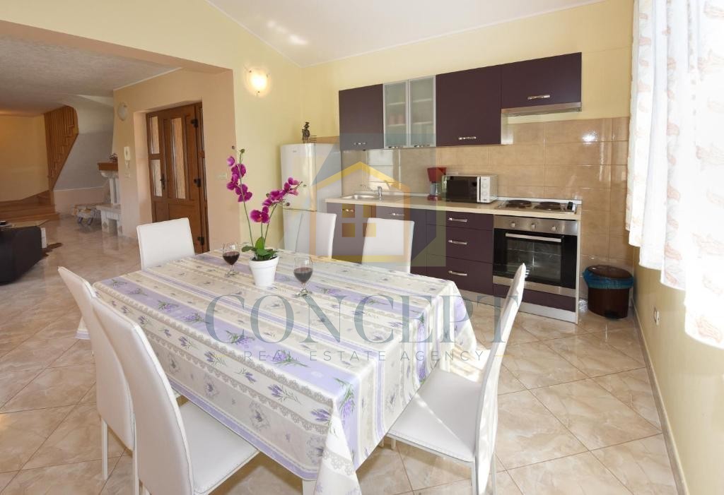 Poreč, okolica, Samostoječa hiša s bazenom na mirni lokaciji, 19 km od morja