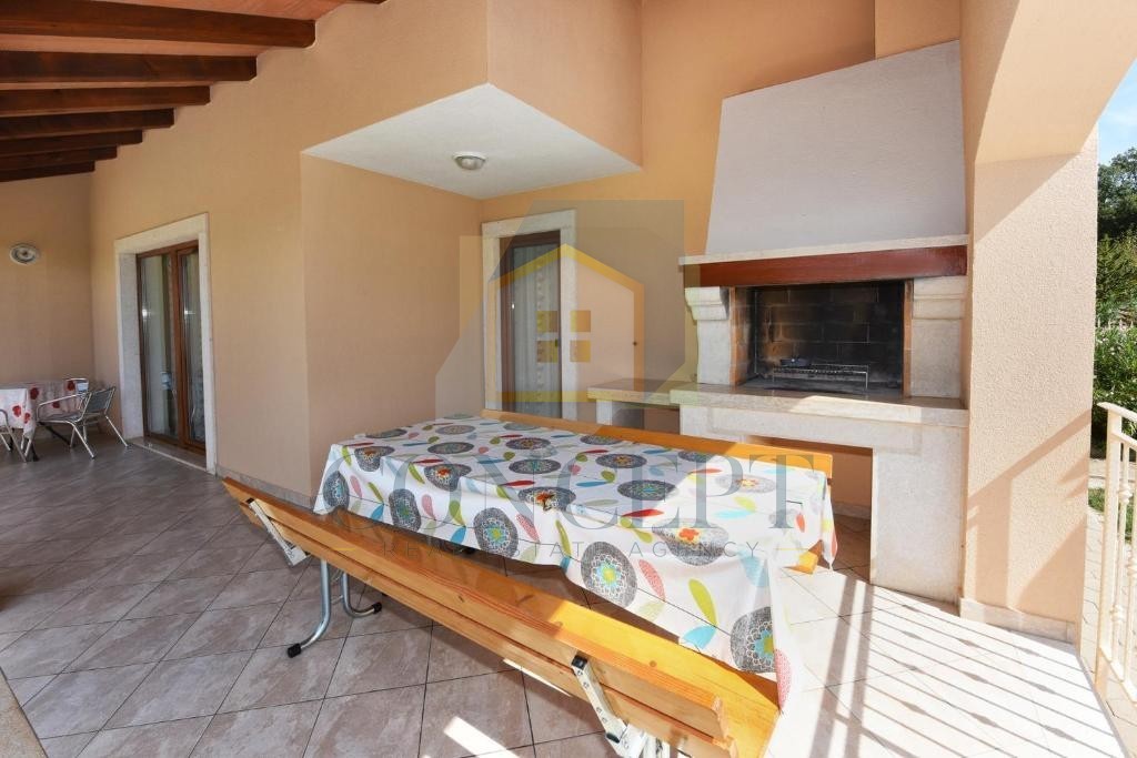 Poreč, okolica, Samostoječa hiša s bazenom na mirni lokaciji, 19 km od morja