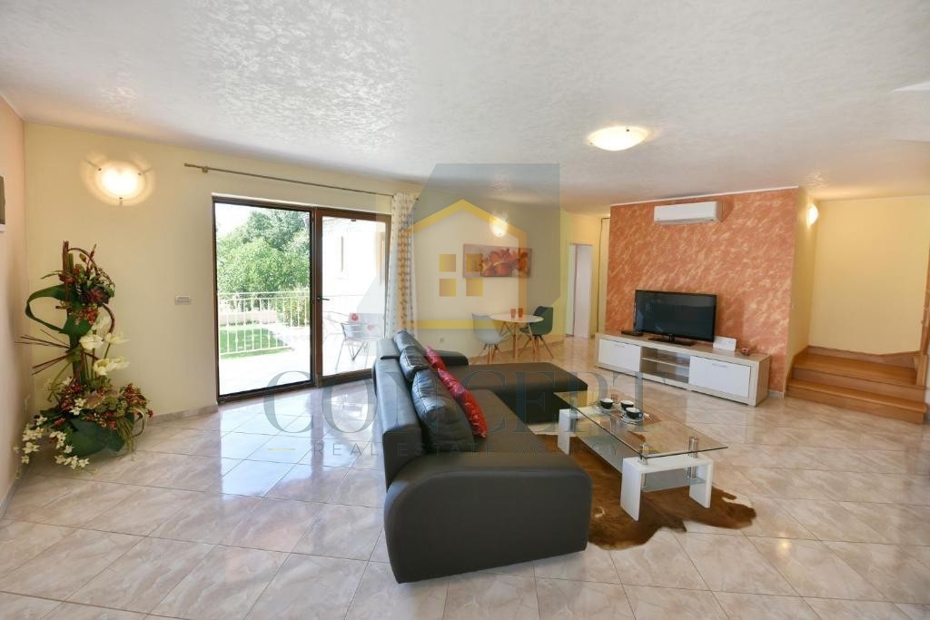 Poreč, okolica, Samostoječa hiša s bazenom na mirni lokaciji, 19 km od morja