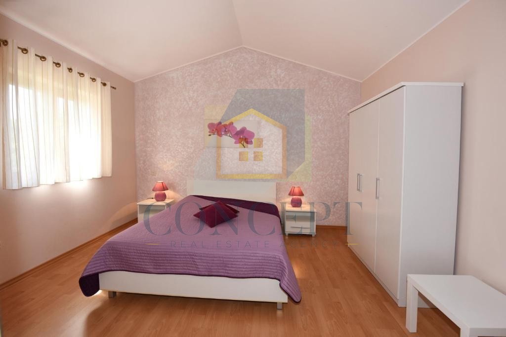 Poreč, okolica, Samostoječa hiša s bazenom na mirni lokaciji, 19 km od morja