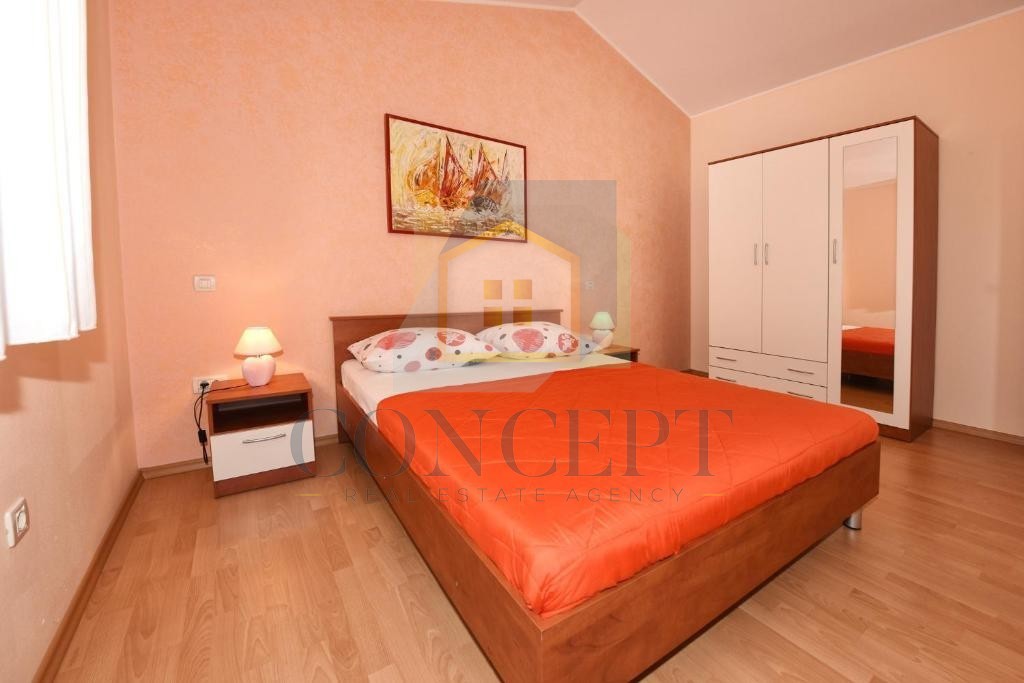 Poreč, okolica, Samostoječa hiša s bazenom na mirni lokaciji, 19 km od morja