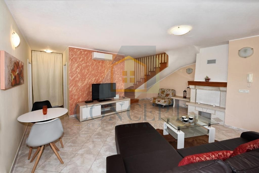 Poreč, okolica, Samostoječa hiša s bazenom na mirni lokaciji, 19 km od morja