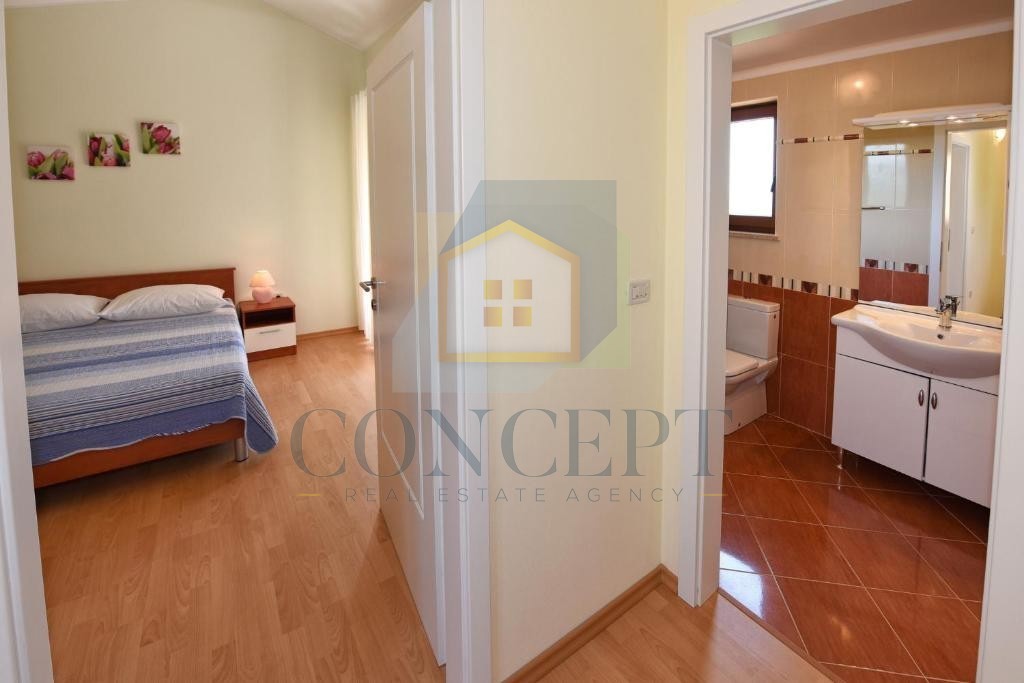 Poreč, okolica, Samostoječa hiša s bazenom na mirni lokaciji, 19 km od morja