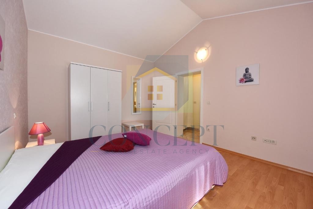 Poreč, okolica, Samostoječa hiša s bazenom na mirni lokaciji, 19 km od morja