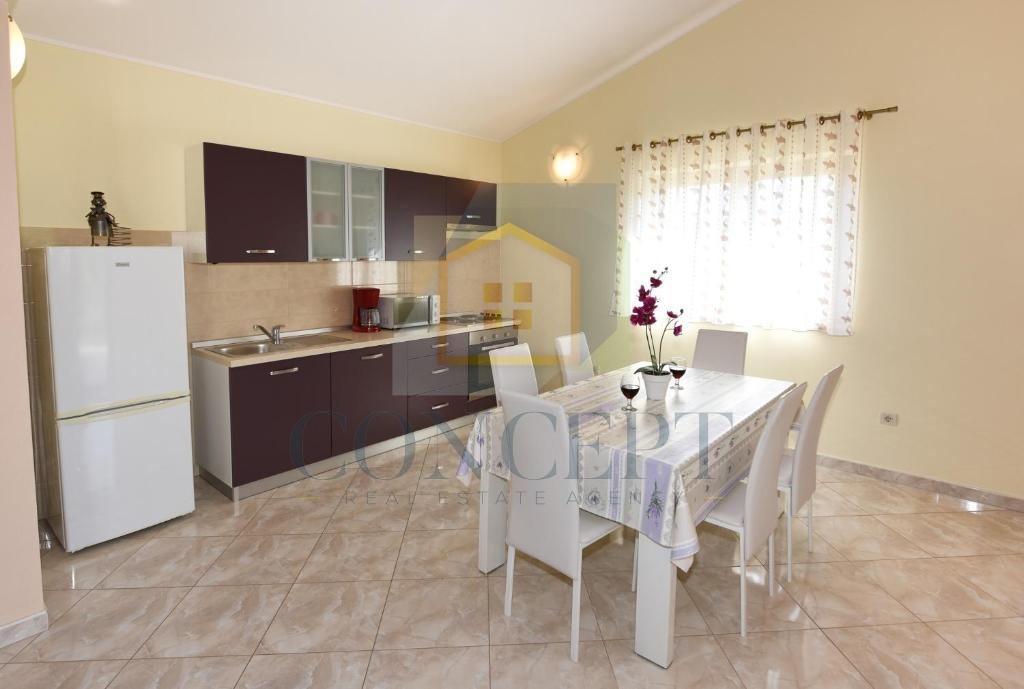 Poreč, okolica, Samostoječa hiša s bazenom na mirni lokaciji, 19 km od morja