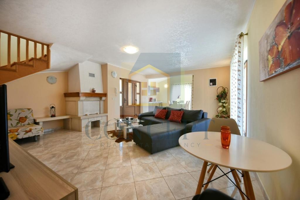 Poreč, okolica, Samostoječa hiša s bazenom na mirni lokaciji, 19 km od morja