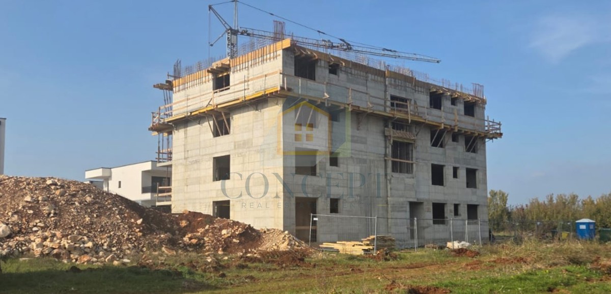 Tar, Poreč - EKSKLUZIVNA PONUDA - Luksuzni dvoetažni penthouse, 3 km od morja