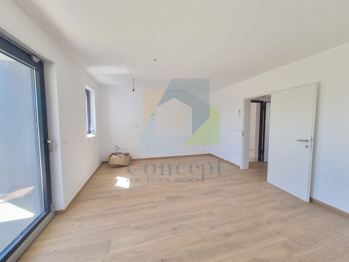 Poreč, okolica, Stan na 1. nadstropju novogradnje, 11 km od morja