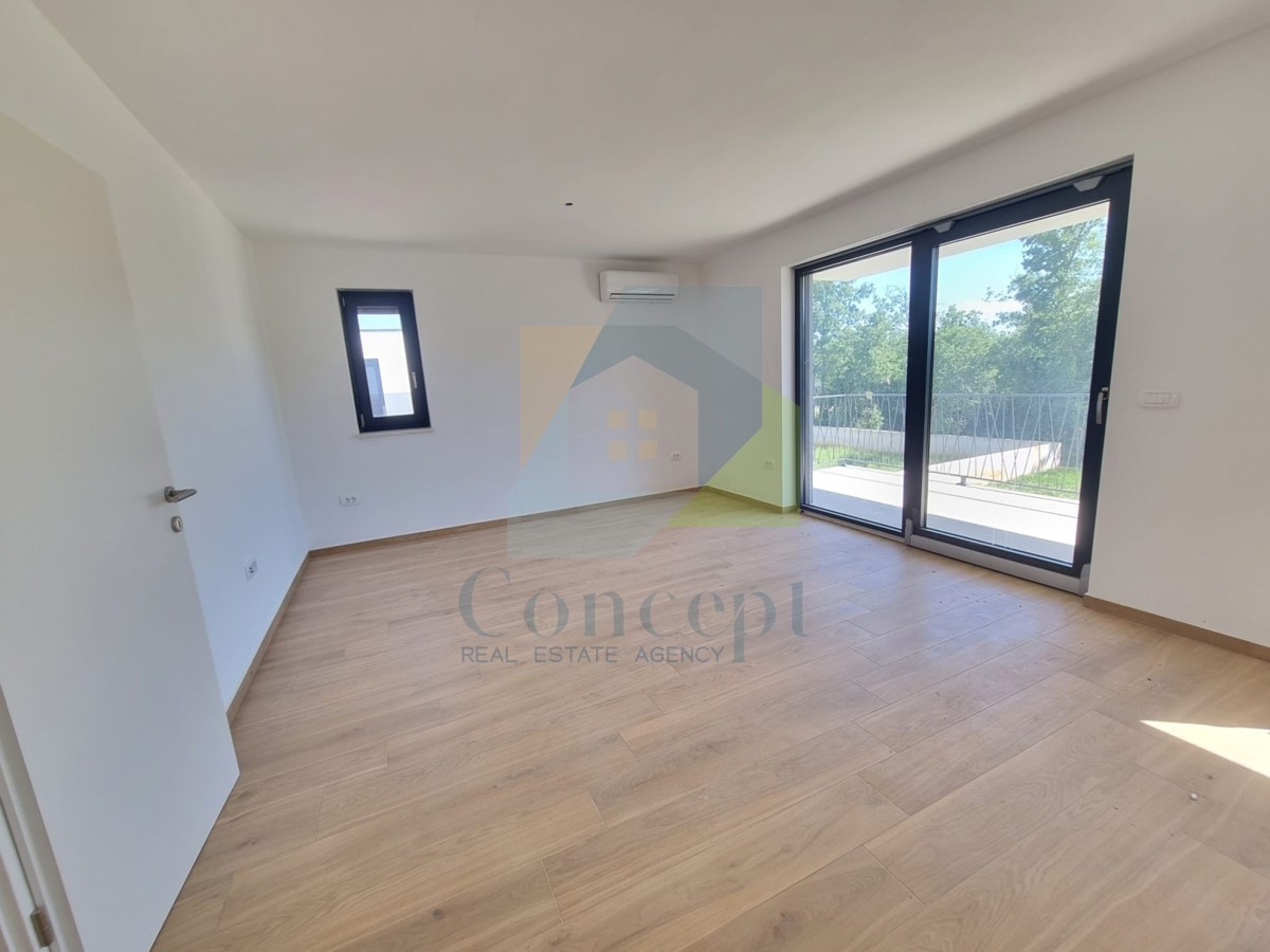 Poreč, okolica, Stan na 1. nadstropju novogradnje, 11 km od morja