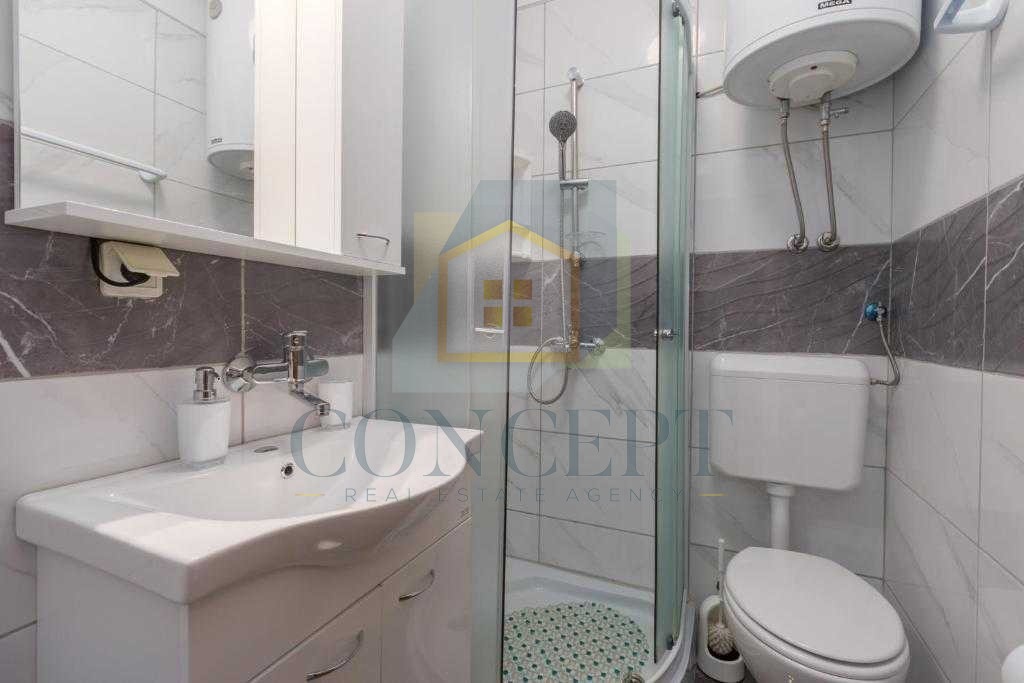 Poreč, okolica, Stan razdeljen na dve stanovanjski enoti, 8 km od morja