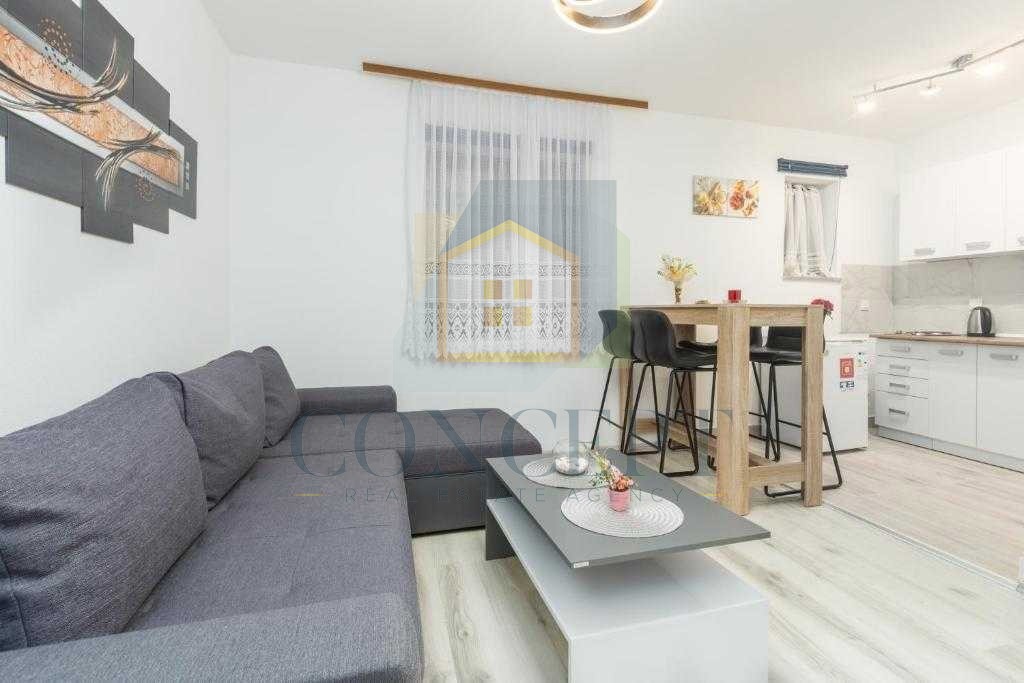 Poreč, okolica, Stan razdeljen na dve stanovanjski enoti, 8 km od morja