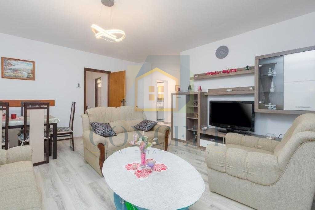 Poreč, okolica, Stan razdeljen na dve stanovanjski enoti, 8 km od morja