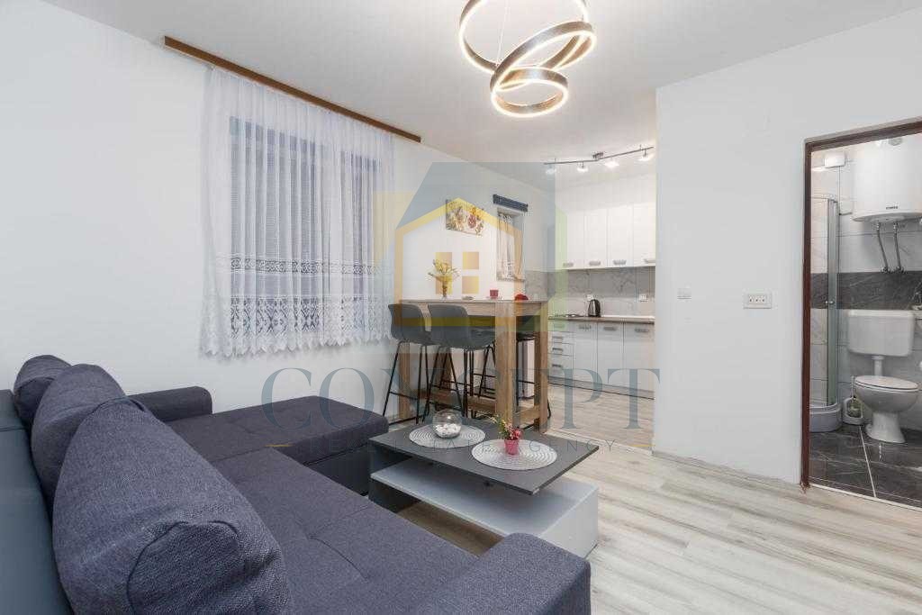 Poreč, okolica, Stan razdeljen na dve stanovanjski enoti, 8 km od morja