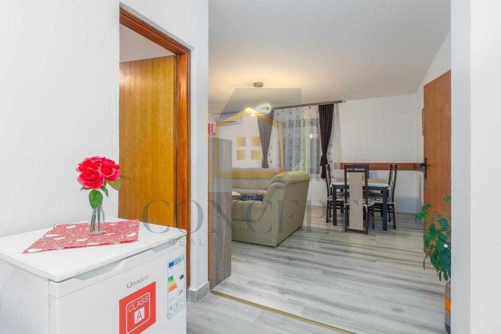 Poreč, okolica, Stan razdeljen na dve stanovanjski enoti, 8 km od morja