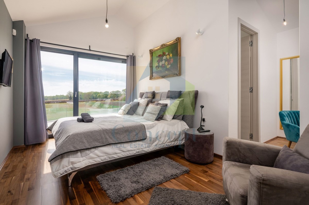 Poreč, okolica, Moderna vila s 6 spavačimi sobami na 6271 m2 zemljišča