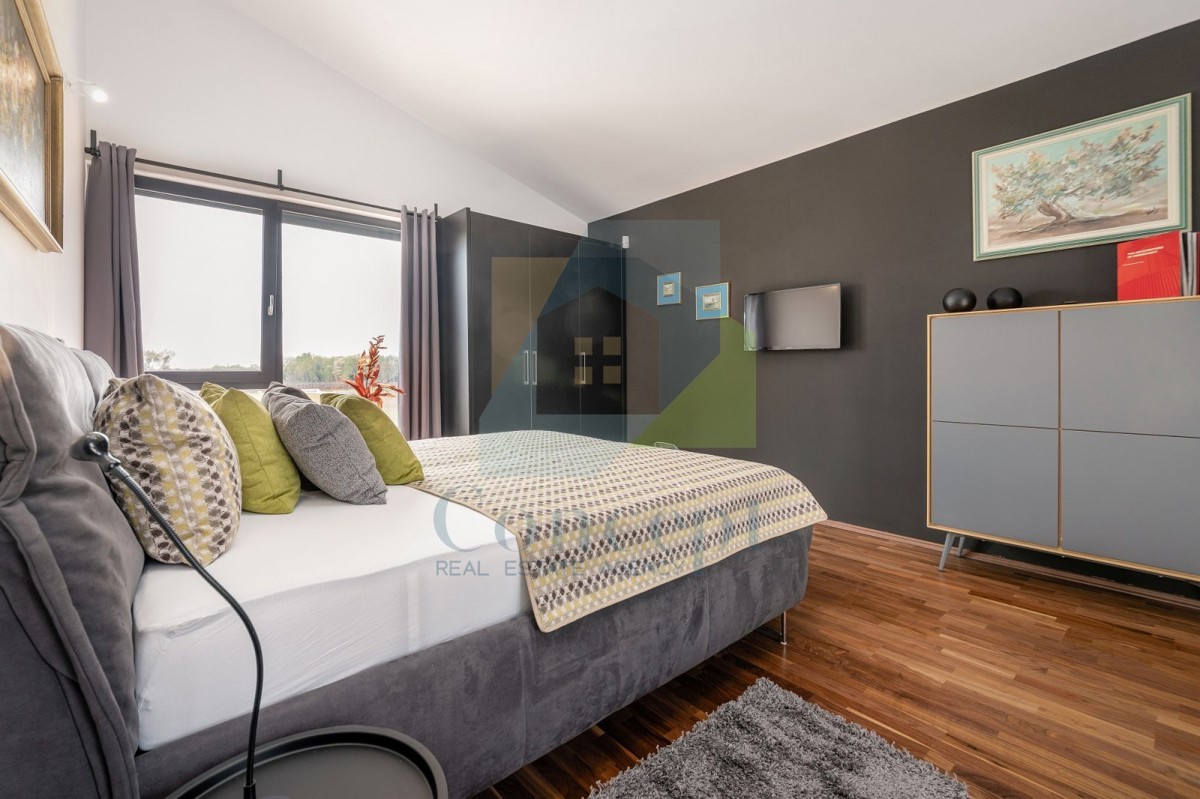 Poreč, okolica, Moderna vila s 6 spavačimi sobami na 6271 m2 zemljišča