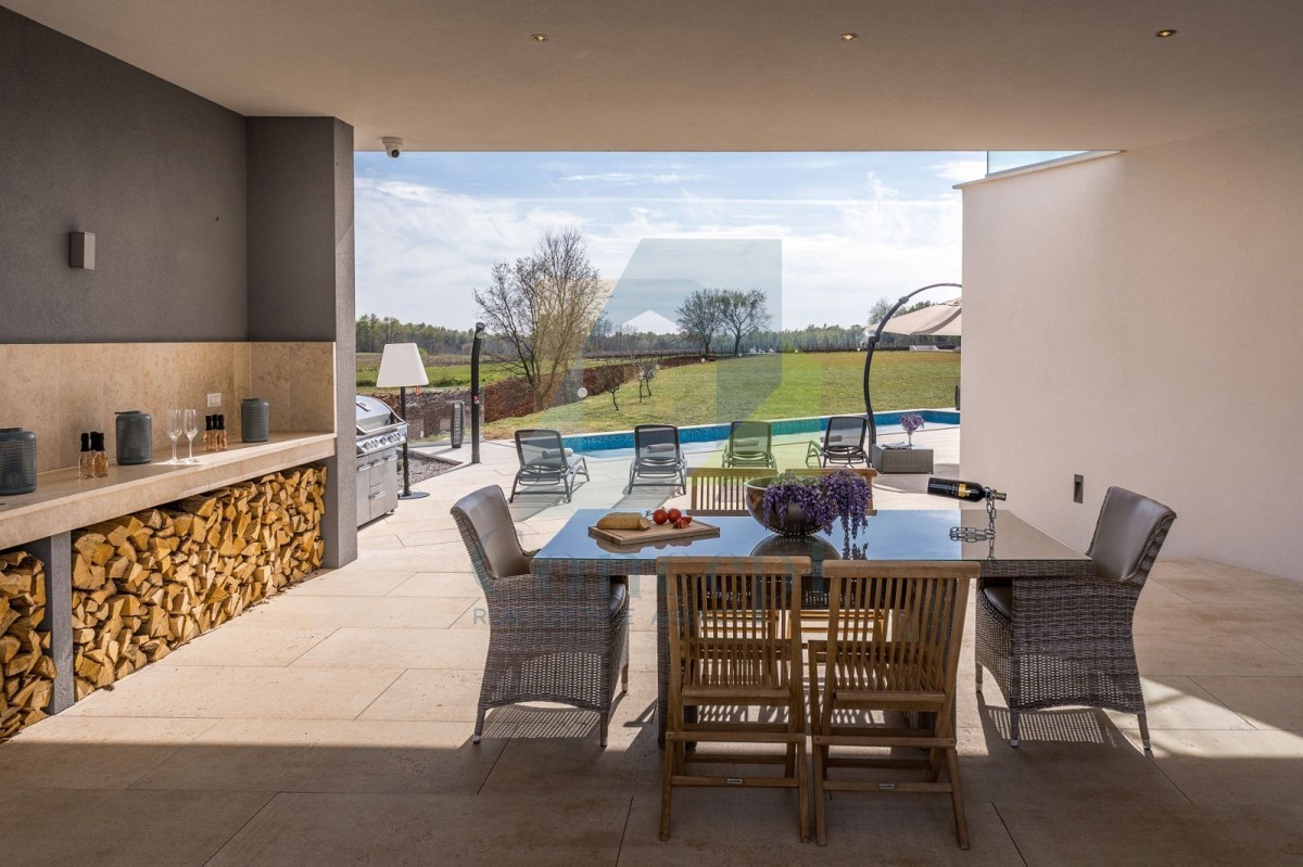 Poreč, okolica, Moderna vila s 6 spavačimi sobami na 6271 m2 zemljišča