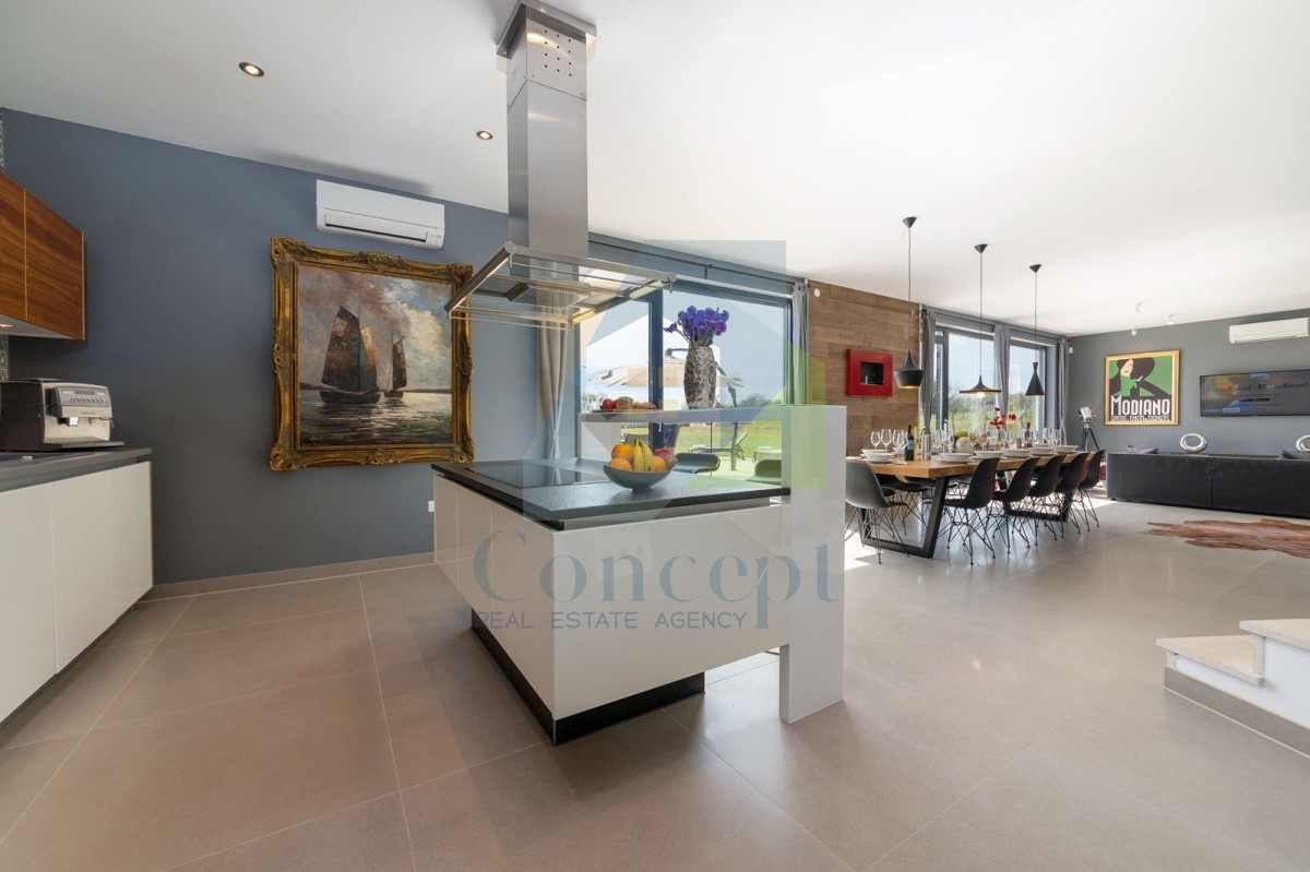 Poreč, okolica, Moderna vila s 6 spavačimi sobami na 6271 m2 zemljišča