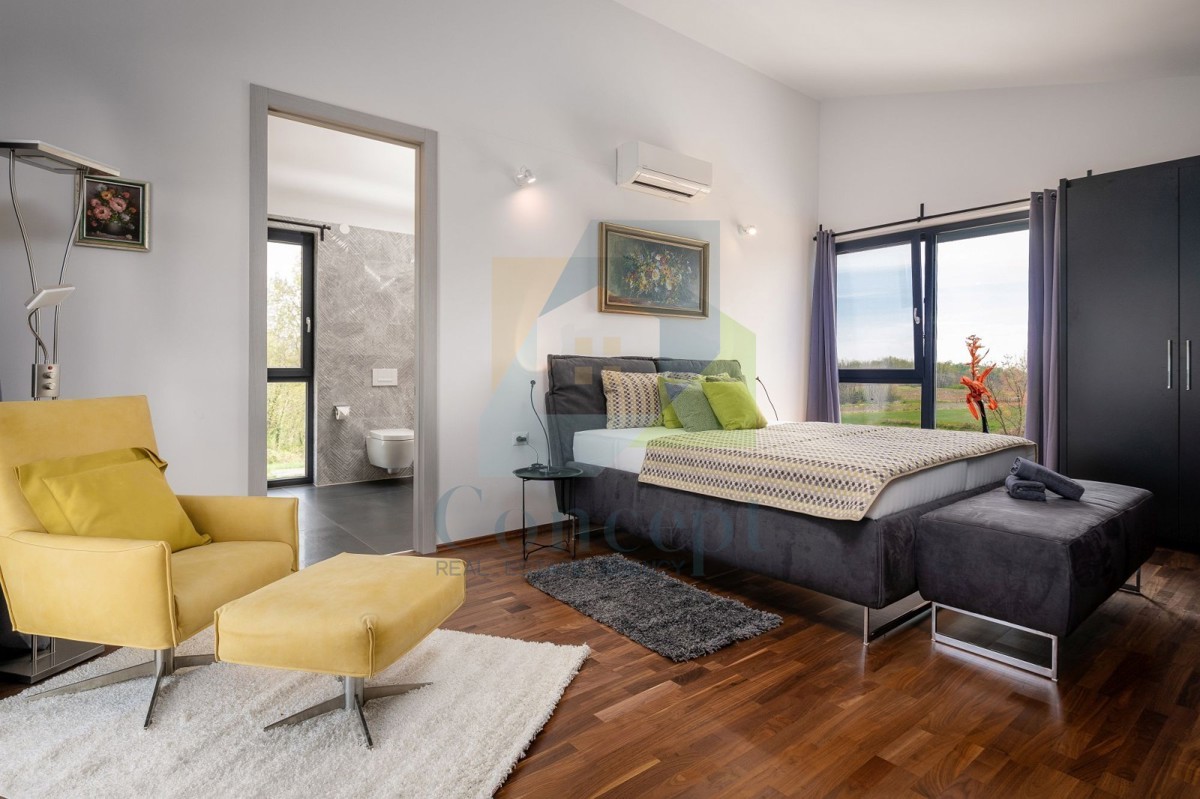 Poreč, okolica, Moderna vila s 6 spavačimi sobami na 6271 m2 zemljišča